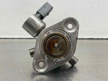 Load image into Gallery viewer, FUEL PUMP 550i 550i Gt 650i 750 HYBRID 750i 750il Active 7 Alpina 08-15 - NW712598
