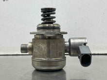 Load image into Gallery viewer, FUEL PUMP 550i 550i Gt 650i 750 HYBRID 750i 750il Active 7 Alpina 08-15 - NW712599
