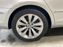 Load image into Gallery viewer, WHEEL CC 2009 09 2010 10 2011 11 2012 12 17x8 10 Spoke - NW714462
