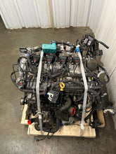 Load image into Gallery viewer, Engine Motor Cadillac XT4 2019 - NW715585
