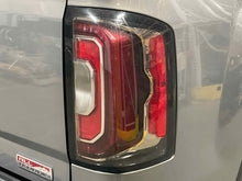 Load image into Gallery viewer, [INVENTORYCAR_YEAR_MAKE_MODEL] TAIL LIGHT LAMP ASSEMBLY Right - NW717605
