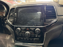 Load image into Gallery viewer, Radio  GRAND CHEROKEE 2019 - NW734826
