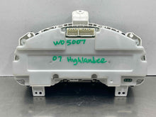 Load image into Gallery viewer, SPEEDOMETER CLUSTER Toyota Highlander 04 05 06 07 - NW735097
