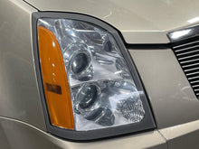 Load image into Gallery viewer, HEADLIGHT LAMP ASSEMBLY Cadillac SRX 04 05 06 07 08 09 Right - NW741761
