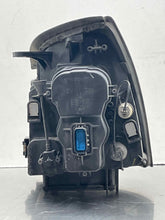 Load image into Gallery viewer, HEADLIGHT LAMP ASSEMBLY Cadillac SRX 04 05 06 07 08 09 Right - NW741761
