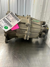 Load image into Gallery viewer, Transfer Case  GRAND CHEROKEE 2022 - NW754652
