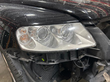 Load image into Gallery viewer, HEADLIGHT LAMP ASSEMBLY Volkswagen Touareg 04 05 06 07 Right - NW757378

