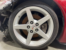 Load image into Gallery viewer, Wheel Rim Chevrolet Corvette 2005 - NW762873
