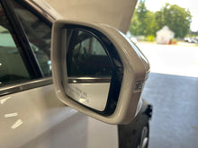 Load image into Gallery viewer, Side View Door Mirror Lincoln MKC 2019 - NW765376
