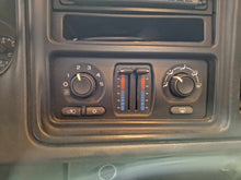 Load image into Gallery viewer, REAR TEMPERATURE CONTROLS Avalanche 1500 Avalanche 2500 Silverado 03-04 - NW784578
