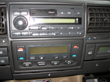 Load image into Gallery viewer, THROTTLE BODY Discovery Range Rover 2000 00 2001 01 02 - 416067
