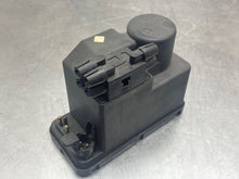 Load image into Gallery viewer, Vacuum Pump  MERCEDES E-CLASS 1995 - NW682570
