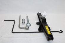 Load image into Gallery viewer, Jack Toyota Highlander 2006 - 1360365
