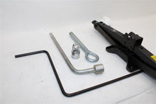 Load image into Gallery viewer, Jack Toyota Highlander 2006 - 1360365
