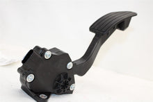 Load image into Gallery viewer, ELECTRONIC PEDAL ASSEMBLY Subaru Forester 2024 24 - 1370418
