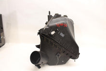 Load image into Gallery viewer, AIR CLEANER BOX Toyota Rav4 13 14 15 16 17 18 - 1384026

