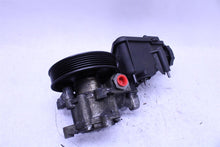 Load image into Gallery viewer, POWER STEERING PUMP Gl320 Gl350 Gl450 Gl550 ML320 ML350 ML450 06-12 - 1384958
