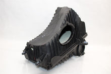 Load image into Gallery viewer, AIR CLEANER BOX Volkswagen Touareg 11 12 13 14 15 16 17 - 1396850
