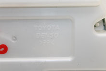 Load image into Gallery viewer, SPEEDOMETER CLUSTER Toyota Highlander 04 05 06 07 - 1398569
