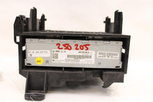 Load image into Gallery viewer, RADIO RECEIVER A5 A6 S6 Touareg 10 11 12 13 14 15 16 17 - 1403896
