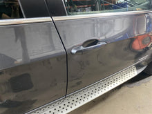 Load image into Gallery viewer, FRONT DOOR BMW X5 X5M 07 08 09 10 11 12 13 Right - 1411884
