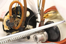 Load image into Gallery viewer, FUEL PUMP Audi Q5 2009 09 2010 10 2011 11 2012 12 - 1420343
