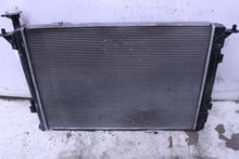 Load image into Gallery viewer, RADIATOR Hyundai Santa Fe Kia Sorento 13 14 15 16 17 18 - 1436098
