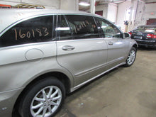 Load image into Gallery viewer, FRONT DOOR WINDOW REGULATOR R320 R350 R500 R63 2006-2013 Right - 823877
