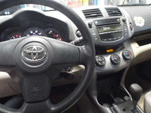 Load image into Gallery viewer, THROTTLE BODY TOYOTA RAV 4 RAV4 2006 4CYL - MRK464388
