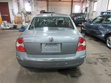 Load image into Gallery viewer, TRUNK LID Passat 2001 01 2002 02 - 896823
