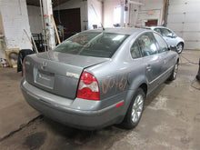 Load image into Gallery viewer, FENDER Passat 2001 01 2002 02 2003 03 2004 04 Left - 954047

