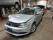 Load image into Gallery viewer, RADIATOR FAN ASSEMBLY Volkswagen Beetle Jetta Passat 13 14 15 - 1040899
