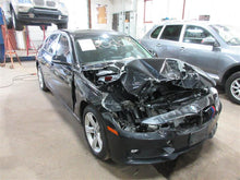 Load image into Gallery viewer, REAR HUB WITH SPINDLE 320i 328D 328i 335i Active 3 12-16 Left - 1025757
