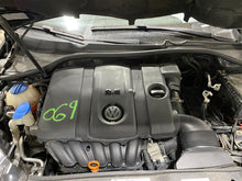 Load image into Gallery viewer, Fuel Pump Volkswagen Jetta Golf Rabbit 2006 06 2007 07 2008 08 09 10 11 - 1333981
