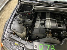 Load image into Gallery viewer, RADIATOR BMW 320i 323i 330i 99 00 01 02 03 04 05 06 - 1334974
