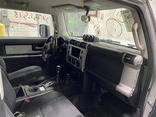 Load image into Gallery viewer, PLASTIC ENGINE COVER Toyota FJ Cruiser 2007 07 - 1336109
