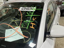 Load image into Gallery viewer, WINDSHIELD WIPER MOTOR Hyundai Tucson 16 17 18 19 20 21 - 1337237
