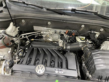 Load image into Gallery viewer, Console Volkswagen Atlas 18 19 20 21 22 - 1336996
