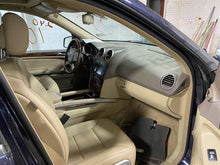 Load image into Gallery viewer, REAR DOOR Mercedes ML320 ML350 ML500 2006 06 07 08 09 10 11 Left - 1337057
