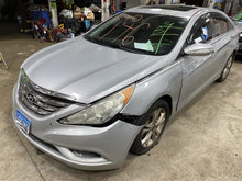Load image into Gallery viewer, FRONT SPINDLE KNUCKLE Sonata 2011 11 2012 12 2013 13 Right - 1342613
