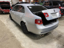 Load image into Gallery viewer, WIPER MOTOR VOLKSWAGON EOS GOLF JETTA RABBIT 05 - 07 - 1341760
