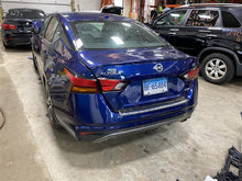 Load image into Gallery viewer, INTERIOR REAR VIEW MIRROR Altima Versa JX35 Titan Sentra 07 08 09 10 - 13 - 1347028
