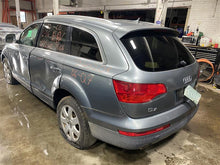 Load image into Gallery viewer, FRONT FENDER Audi Q7 07 08 09 10 11 12 13 14 Right - 1347740
