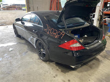 Load image into Gallery viewer, FRONT SPINDLE Mercedes EL550 E350 E320 E500 2003 03 04 05 06 - 11 Right - 1348559

