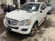 Load image into Gallery viewer, QUARTER PANEL CUT ASSEMBLY ML350 ML500 ML320 06 07 08 09 10 11 Right - 1348647
