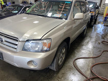 Load image into Gallery viewer, Quarter Panel Cut Toyota Highlander 04 05 06 07 Right - 1349609
