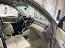 Load image into Gallery viewer, FRONT INTERIOR DOOR TRIM PANEL Toyota Highlander 2007 07 - 1349592
