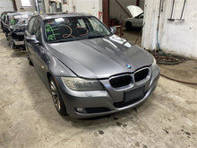 Load image into Gallery viewer, 2011 BMW 328i Floor Shifter - 1350567
