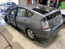 Load image into Gallery viewer, QUARTER GLASS Toyota Prius 2004 04 05 06 07 - 09 Left - 1350940
