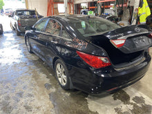 Load image into Gallery viewer, FRONT SPINDLE KNUCKLE Sonata 2011 11 2012 12 2013 13 Left - 1352508
